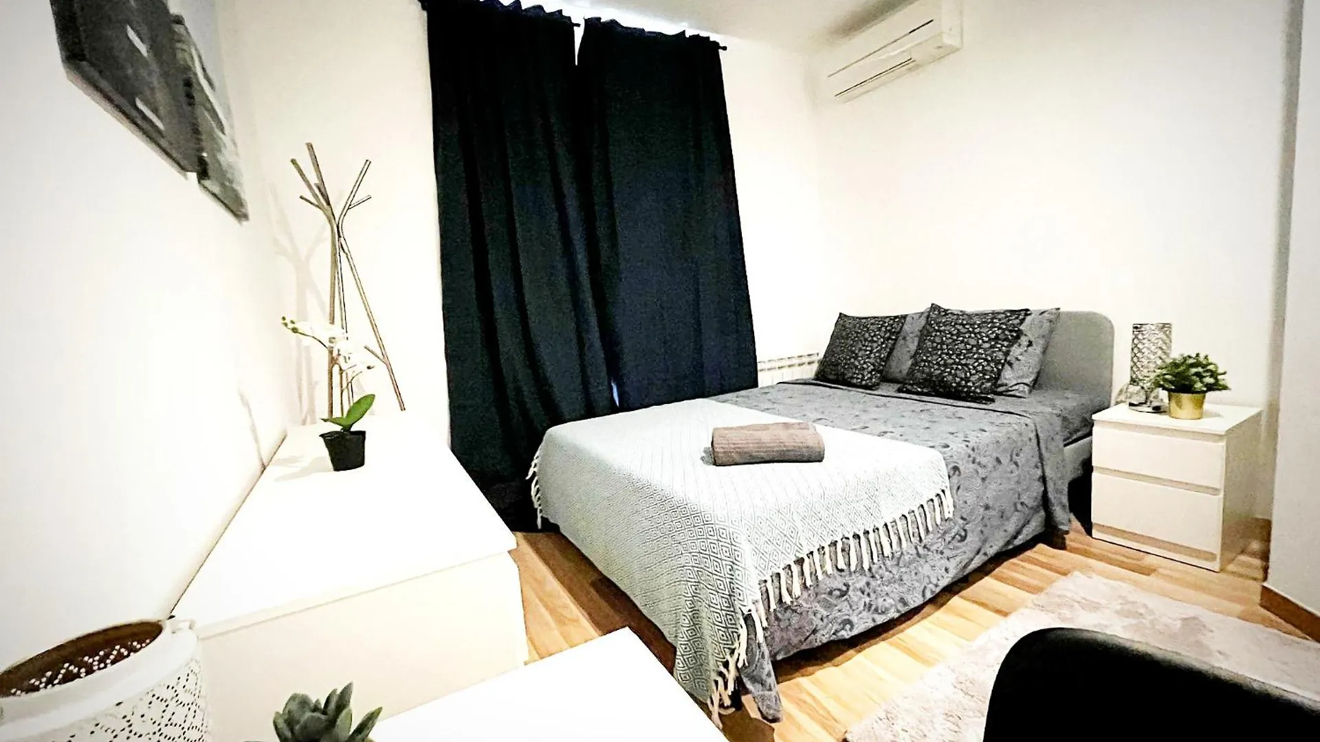 Oasis Rooms Barcelona - By La Rambla Spain